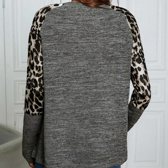 Beautiful gray and leopard cheetah animal print long sleeve top - Picture 3 of 3